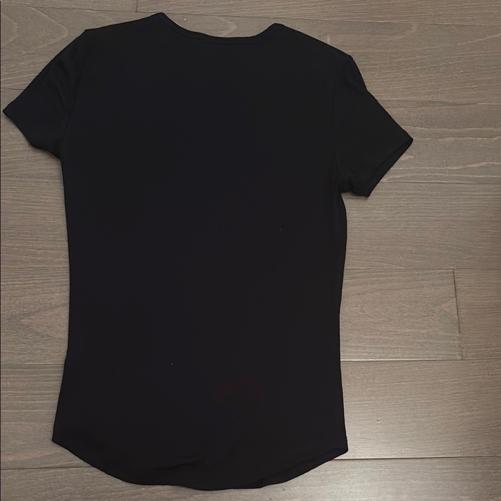Aritzia Black Fitted Short Sleeve T-Shirt - Picture 2 of 3